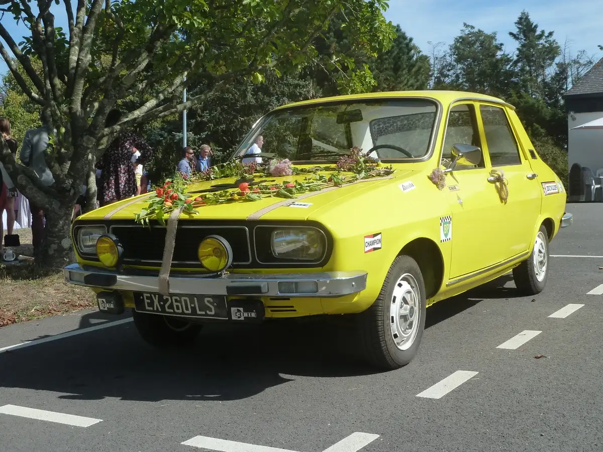 RENAULT r12