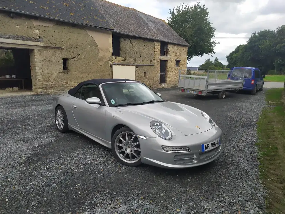 PORSCHE 911