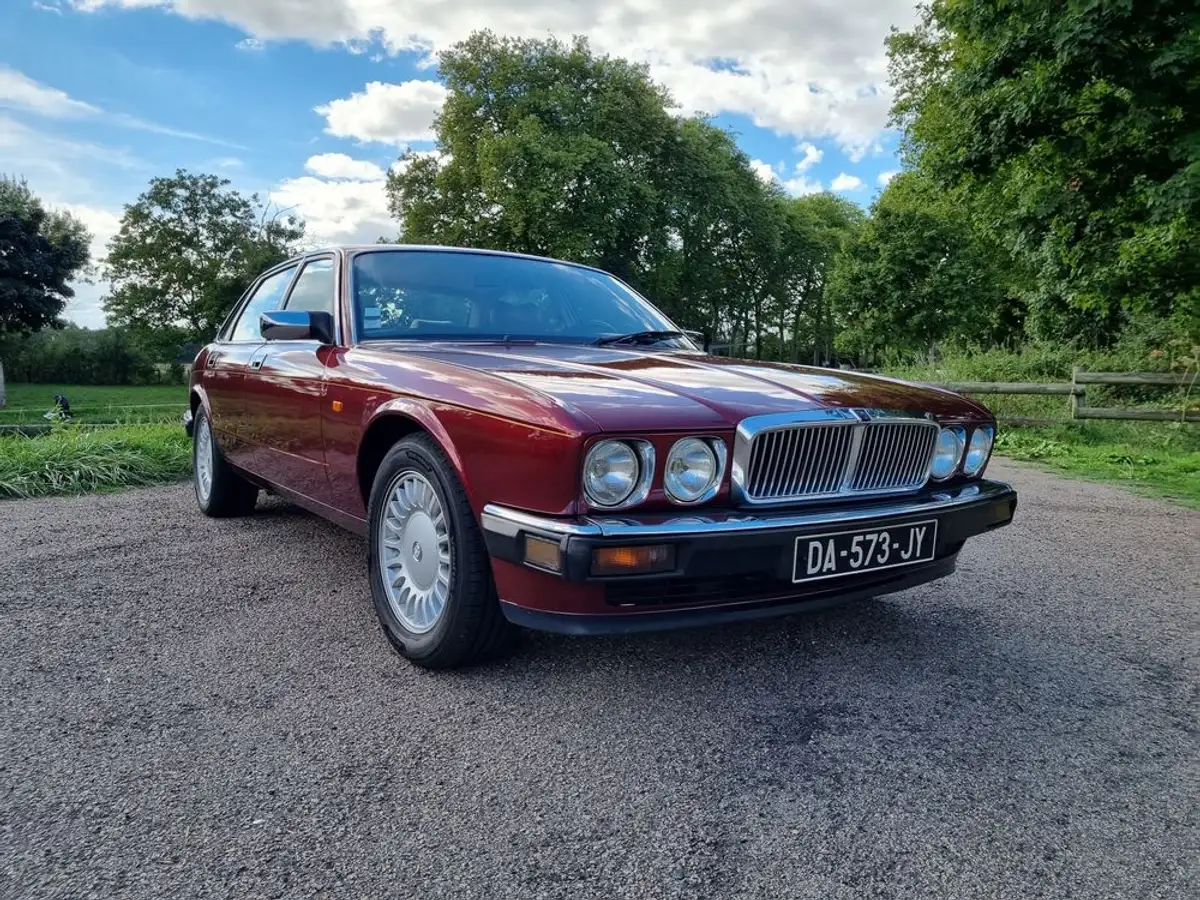 JAGUAR XJ40
