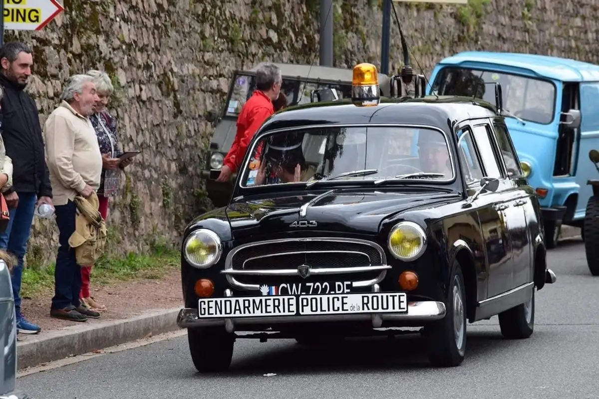 PEUGEOT 403 u5 gendarmerie