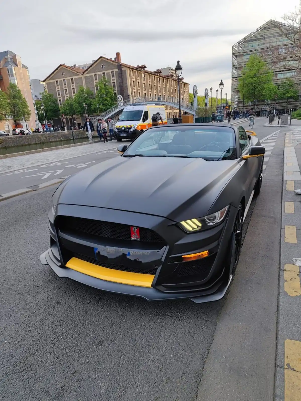 FORD Mustang