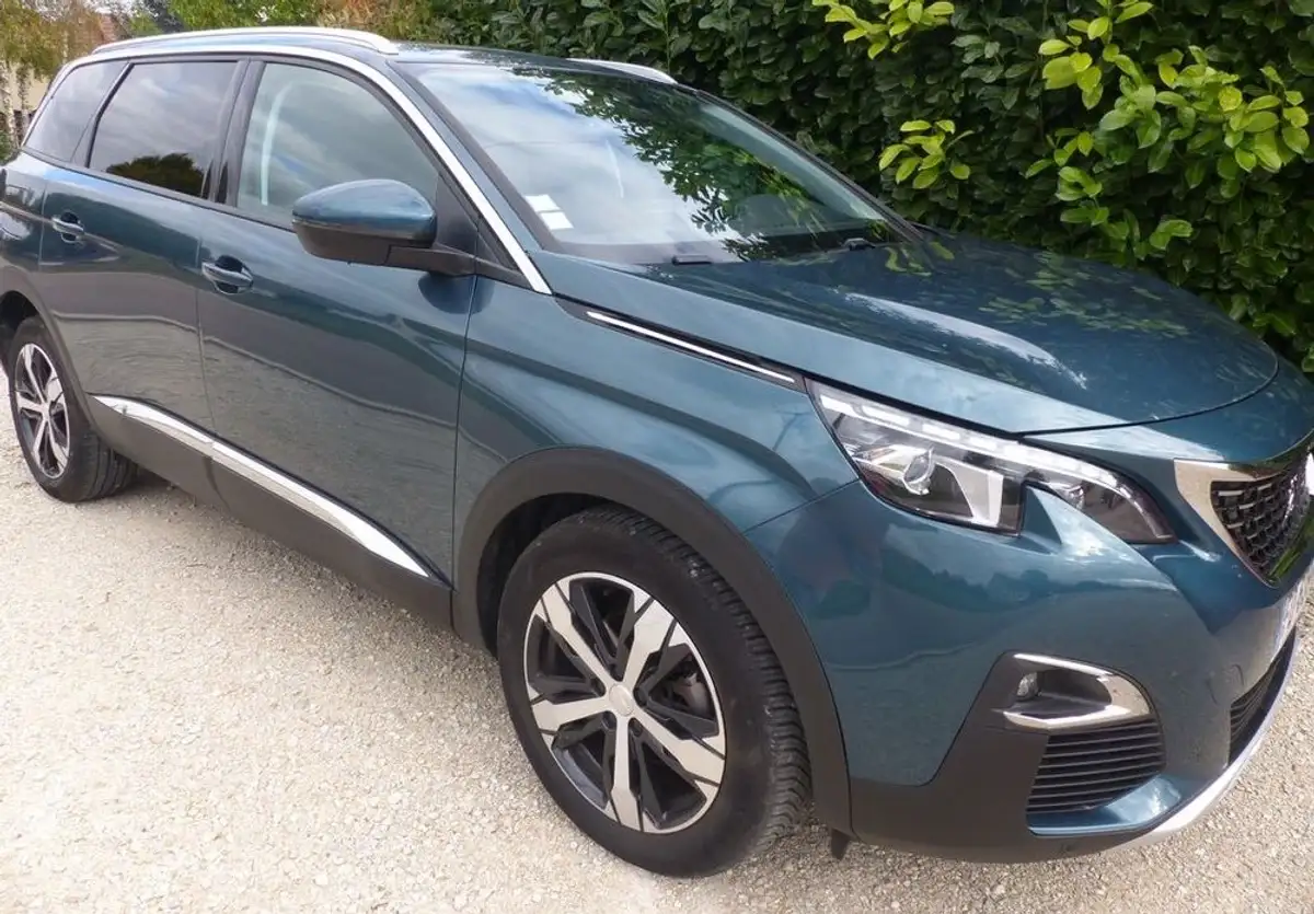 PEUGEOT 5008
