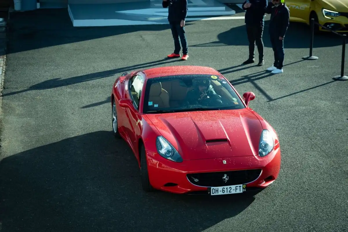 FERRARI California