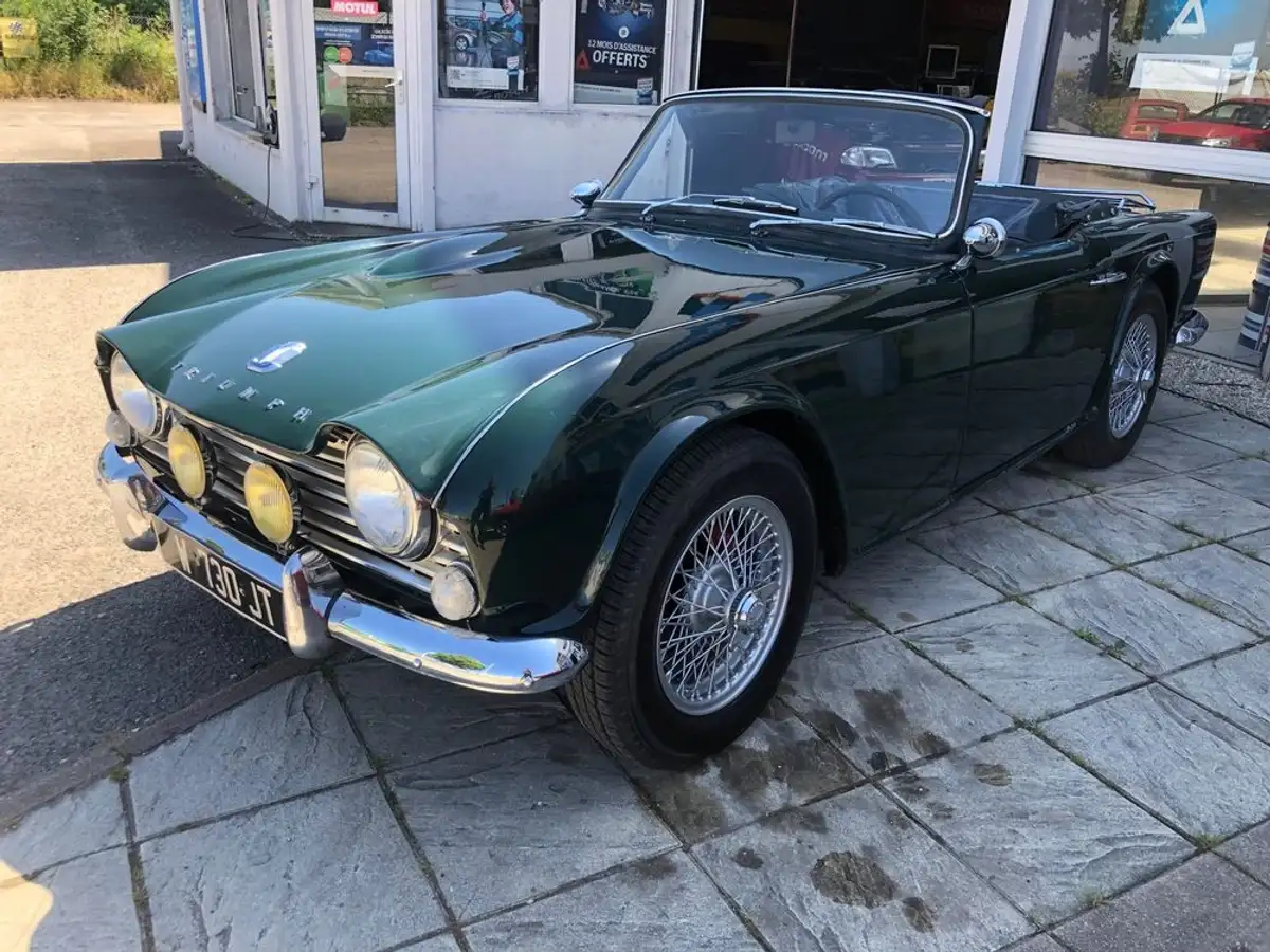 TRIUMPH TR4