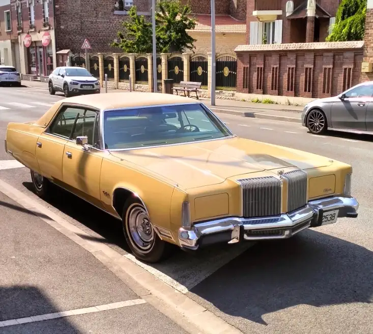 CHRYSLER New-Yorker