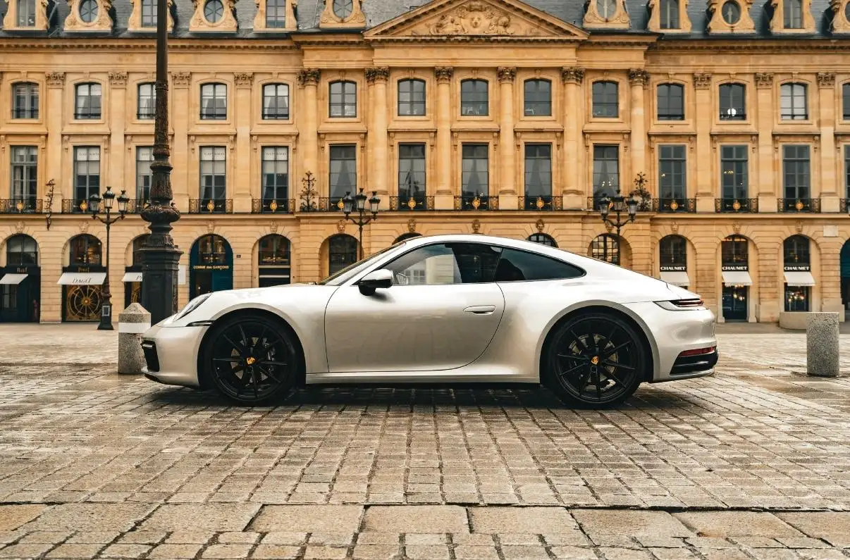PORSCHE 911 Carrera