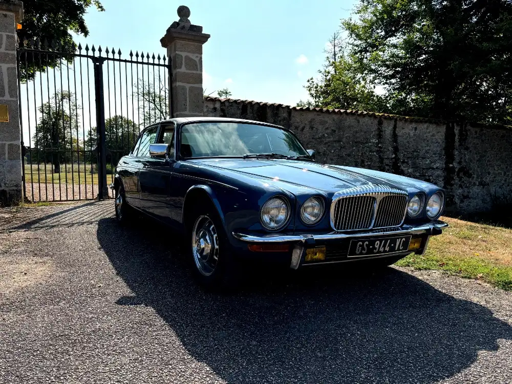 DAIMLER Double 6