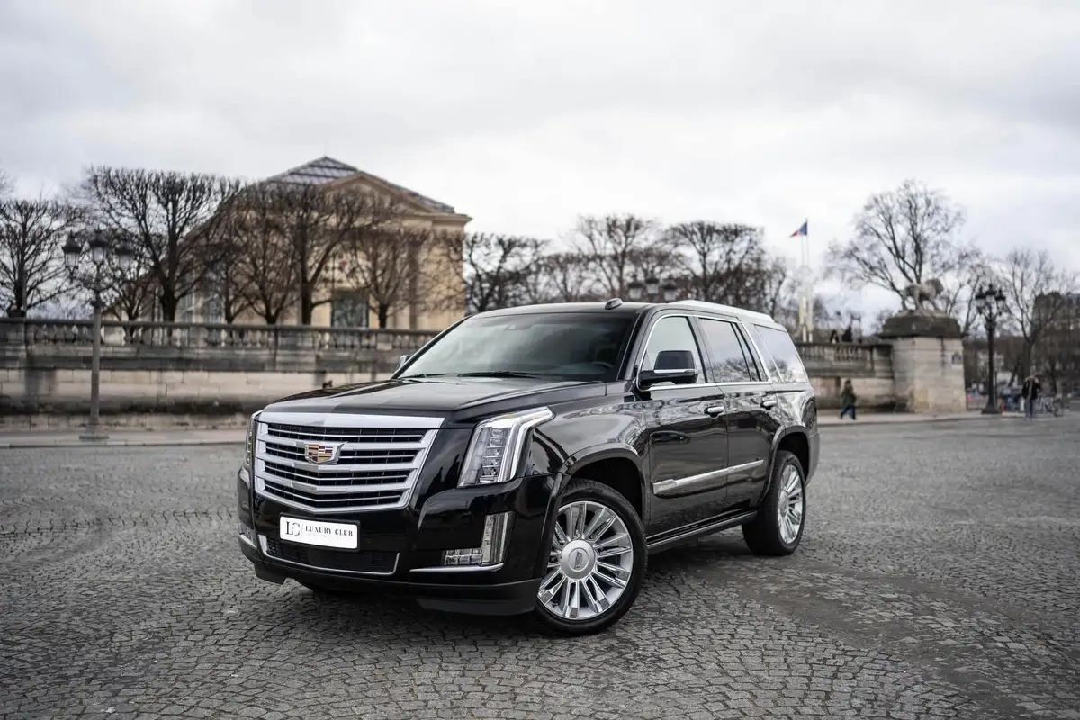 CADILLAC Escalade