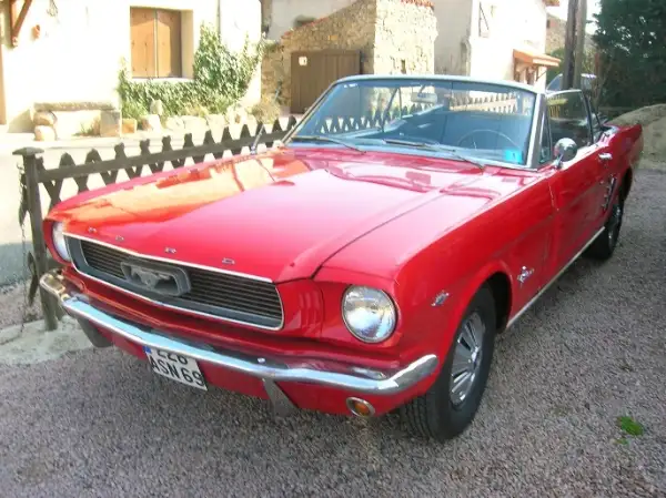 FORD MUSTANG