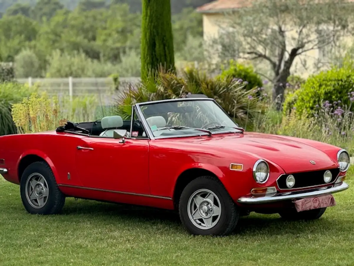 FIAT 124 CABRIOLET