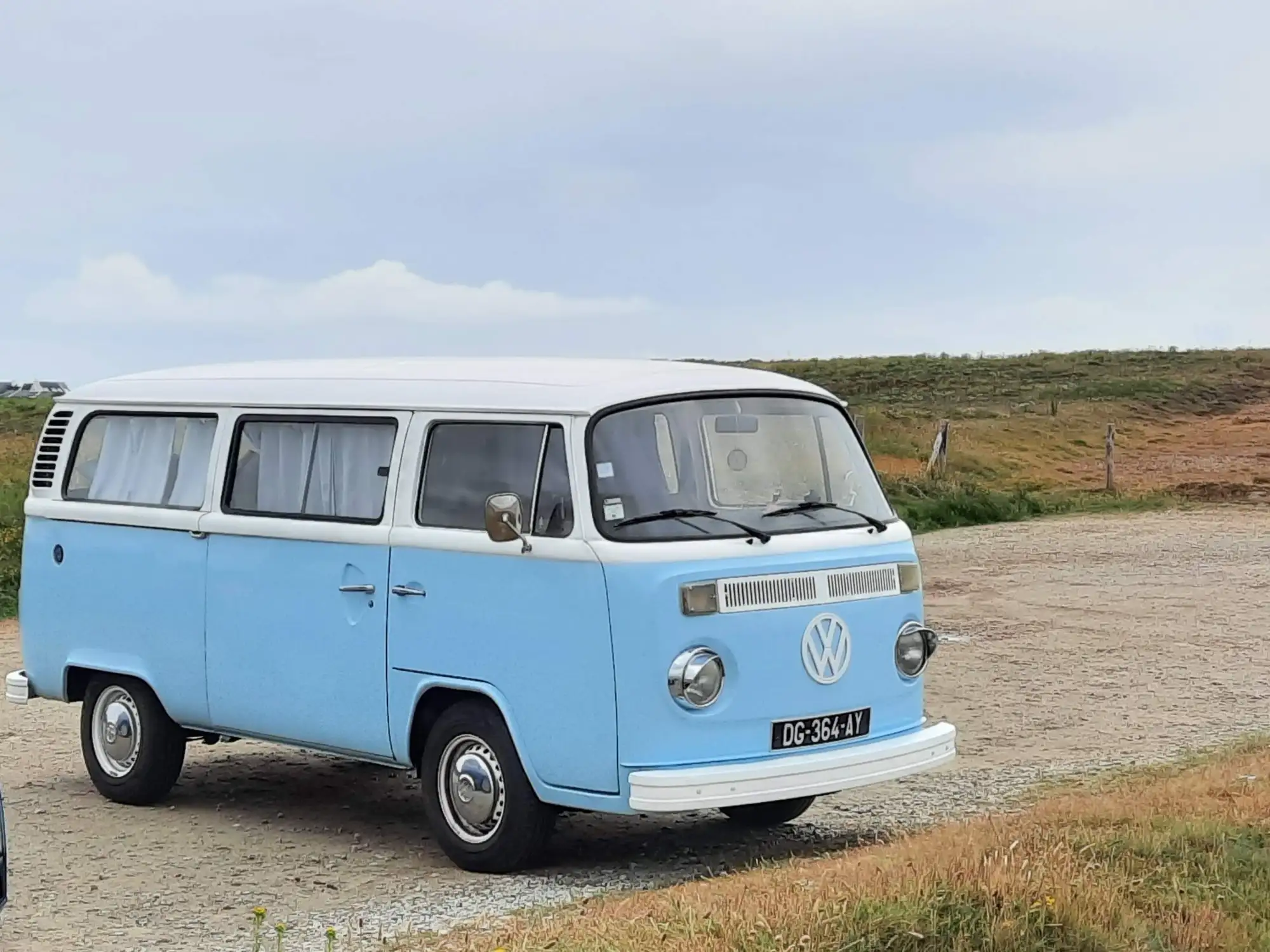 VOLKSWAGEN Combi t2