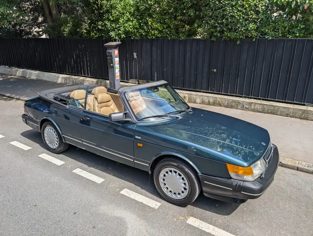 SAAB 900