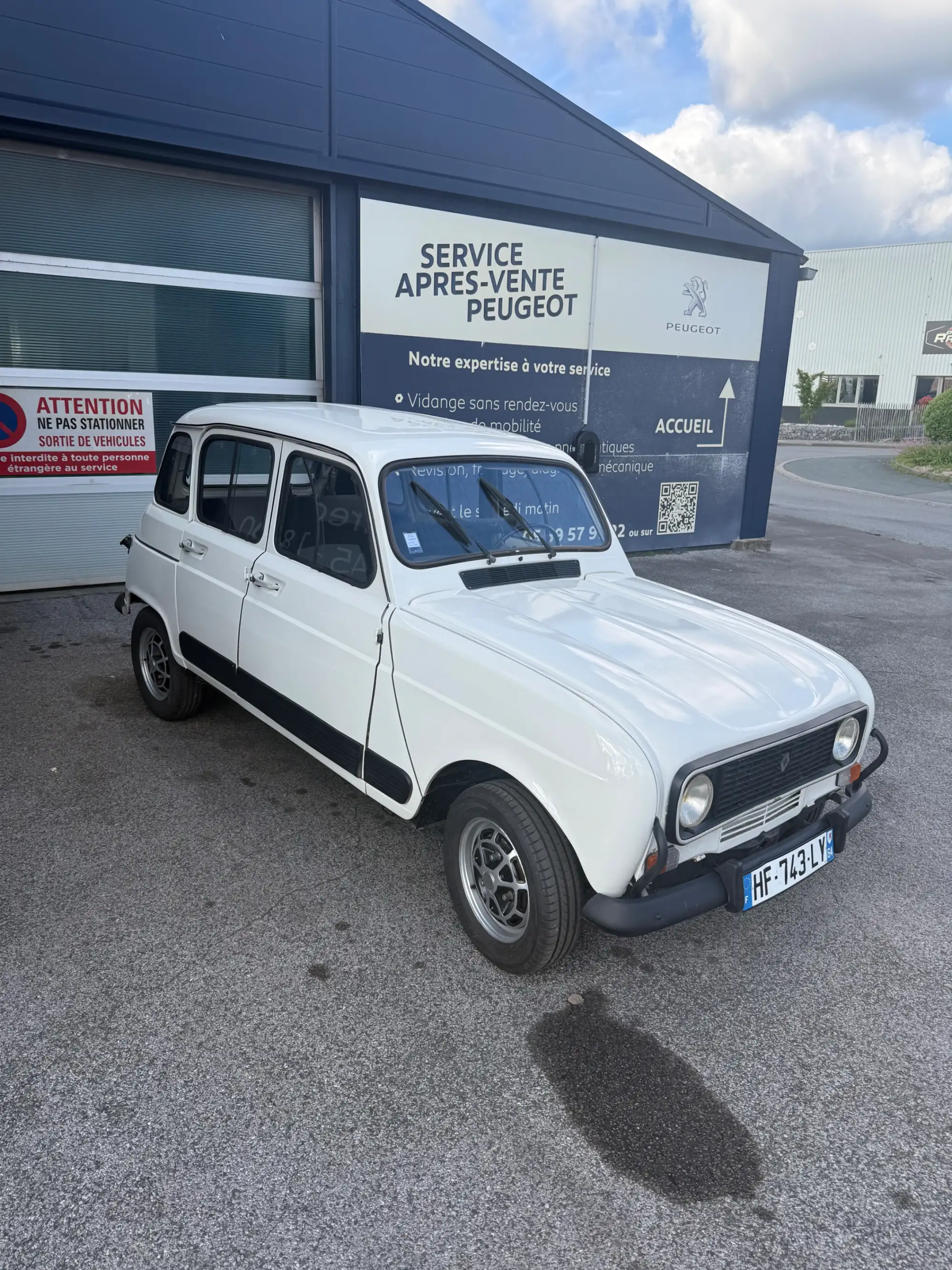 RENAULT 4