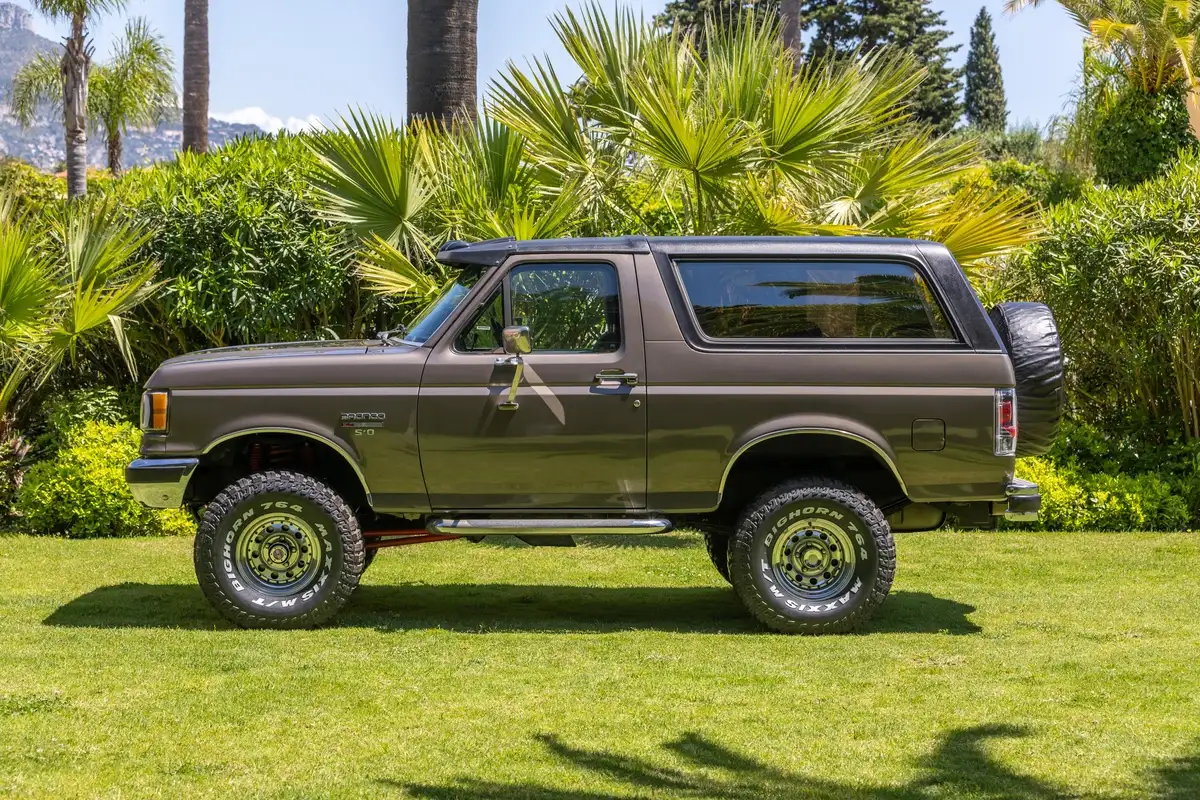 FORD BRONCO