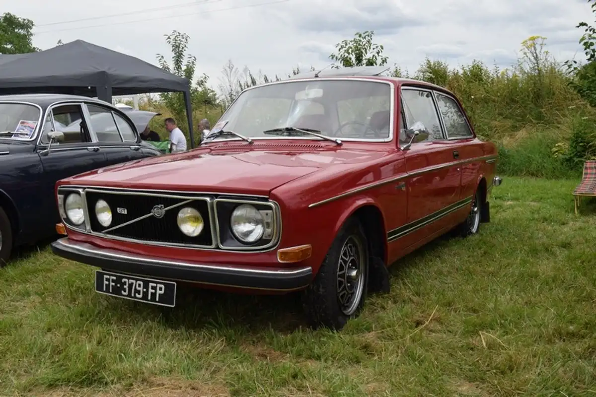 VOLVO 142
